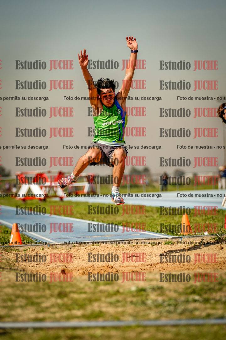 Fotos del salto en largo de varones
