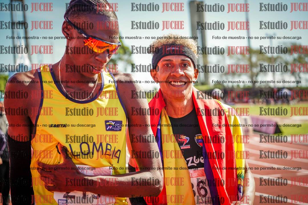 Fotos de algunos extras y podios del día 2