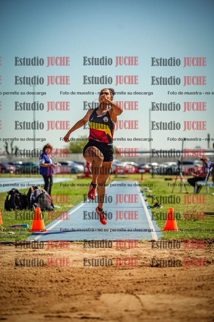 Fotos del salto en largo de mujeres - mayores