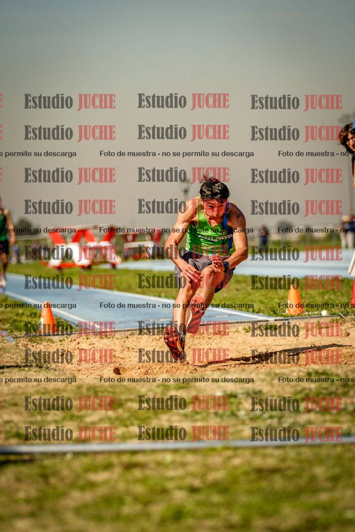 Fotos del salto en largo de varones