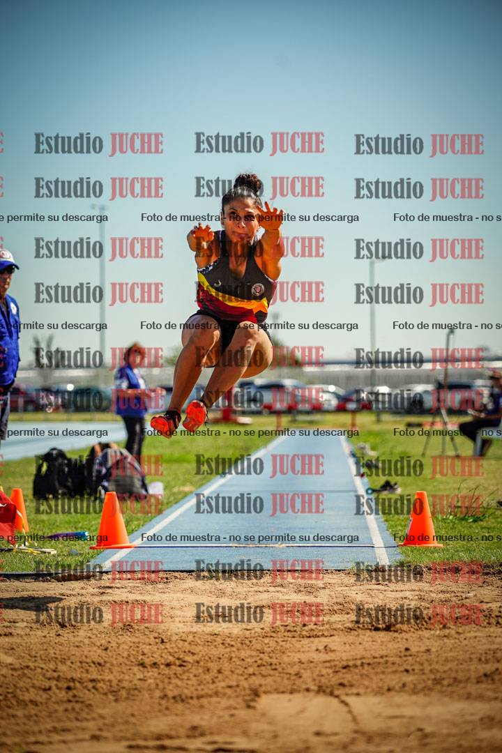 Fotos del salto en largo de mujeres - mayores
