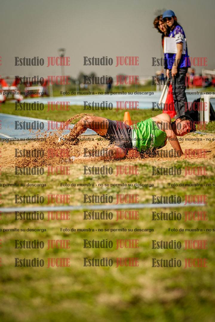 Fotos del salto en largo de varones