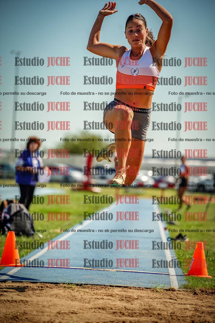 Fotos del salto en largo de mujeres - mayores