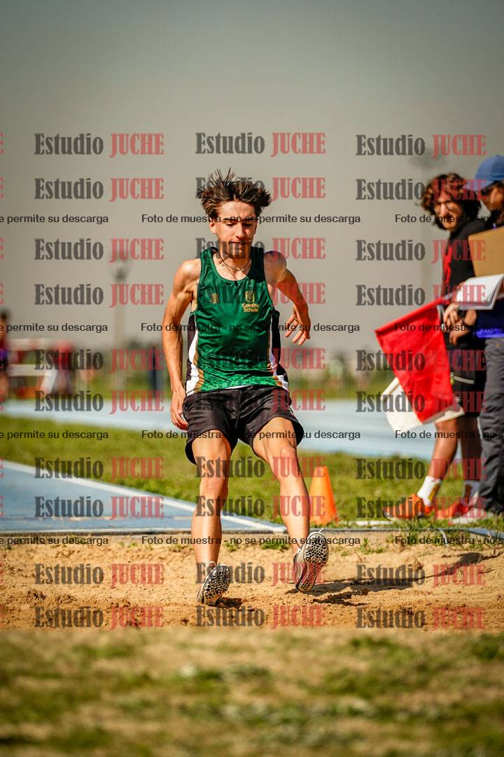 Fotos del salto en largo de varones