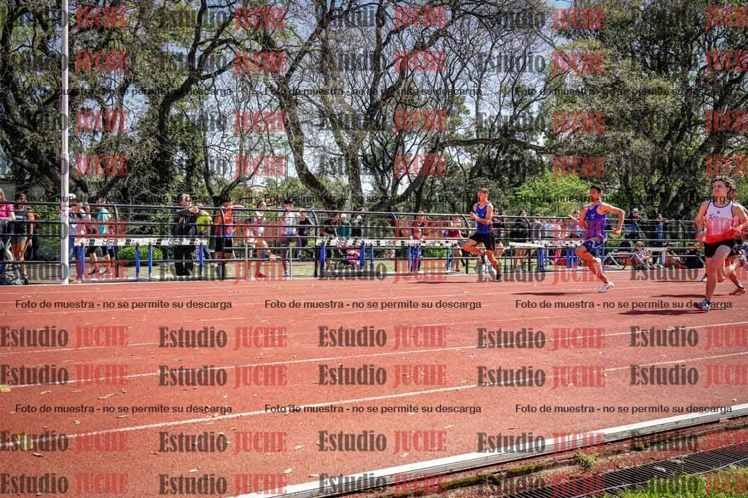 Fotos de los 80 m llanos de varones