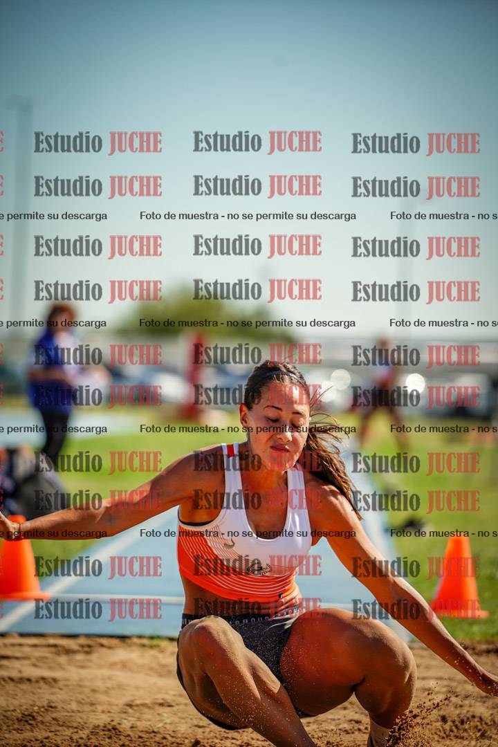 Fotos del salto en largo de mujeres - mayores