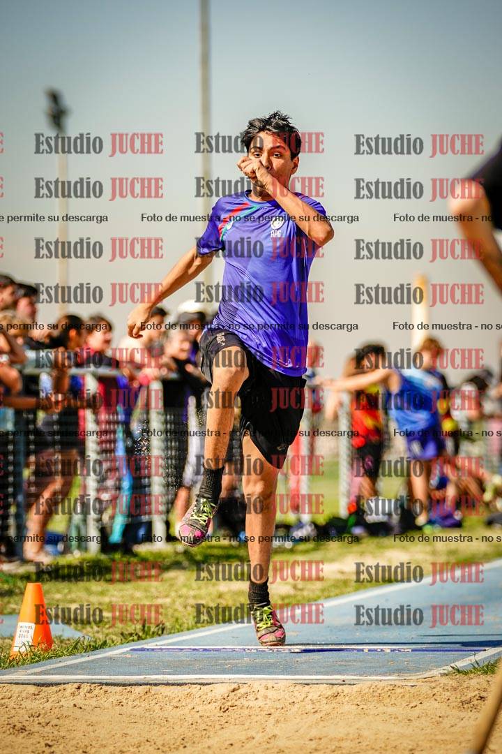 Fotos del salto en largo de varones
