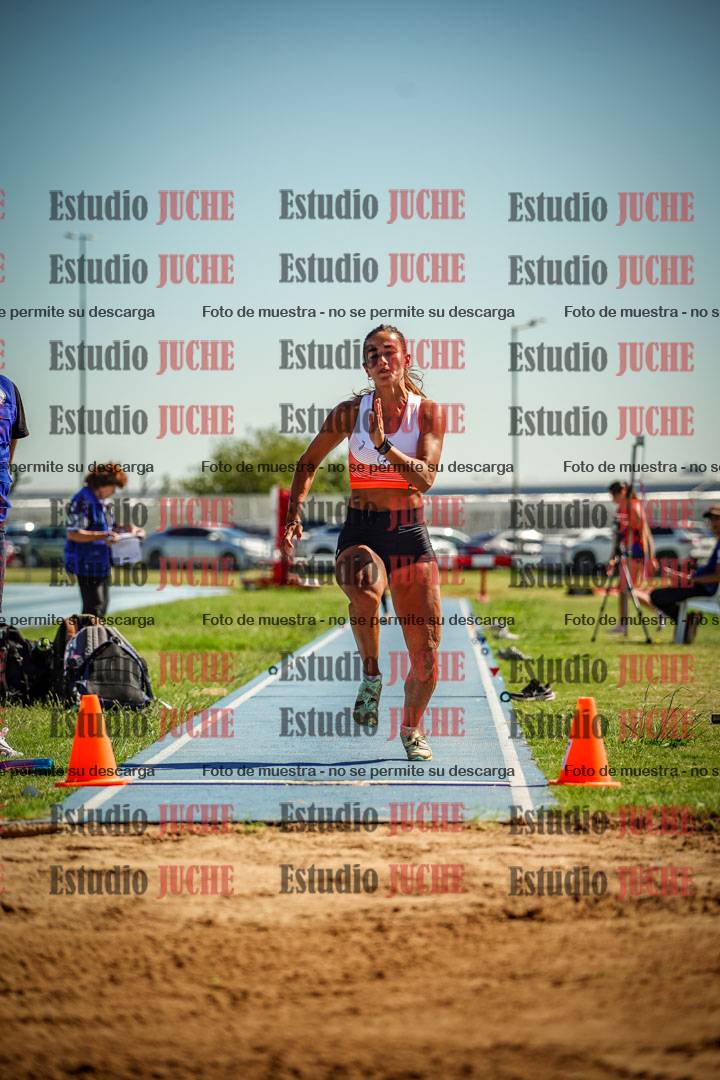 Fotos del salto en largo de mujeres - mayores