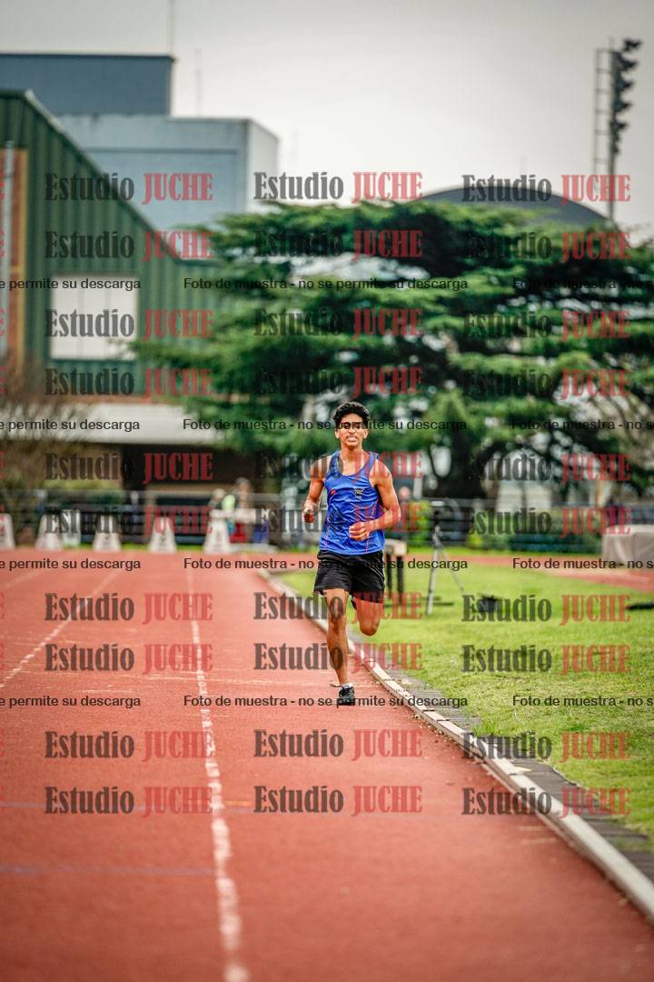 Fotos de los 600 m llanos de varones - octatlón 8