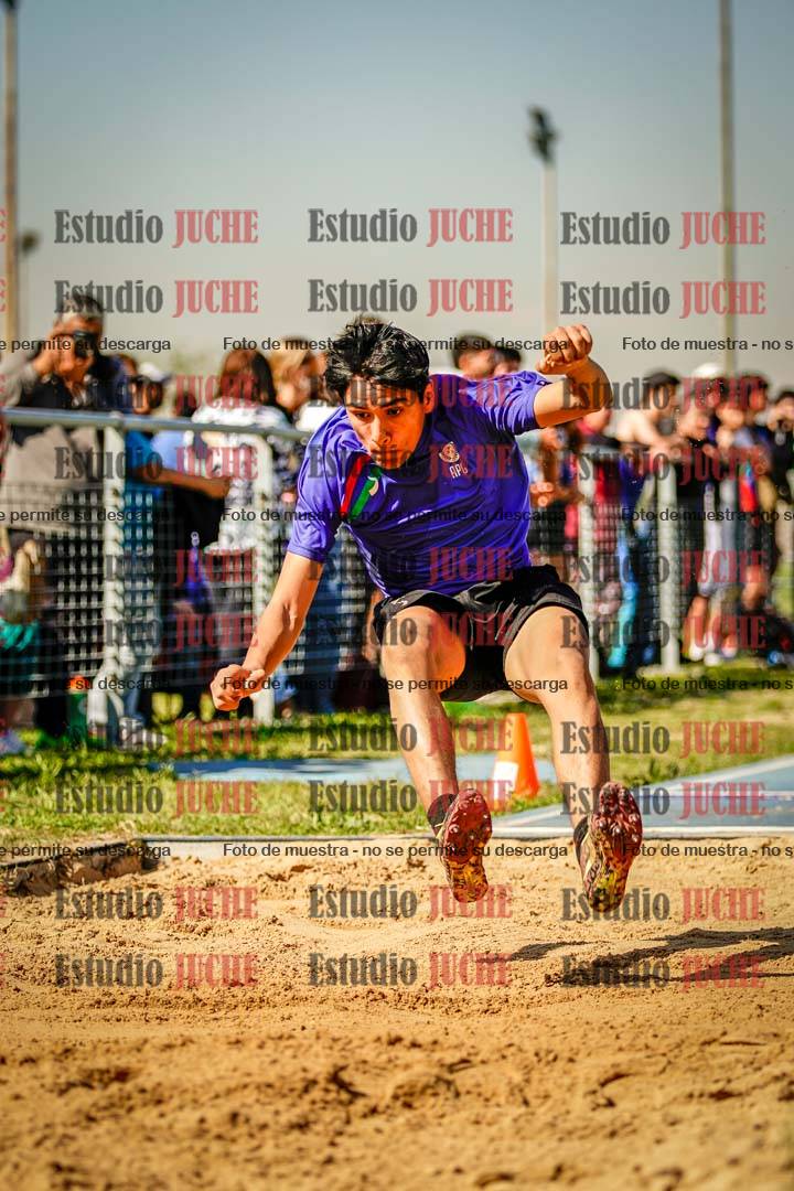 Fotos del salto en largo de varones