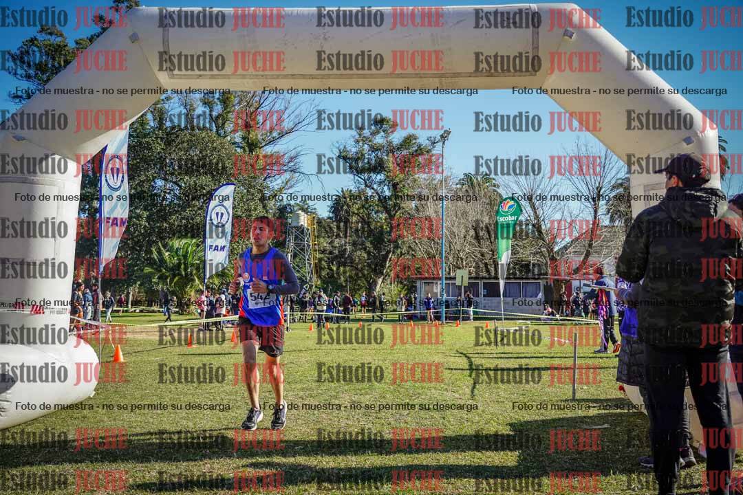Fotos de la llegada del cross de 4000 m - varones