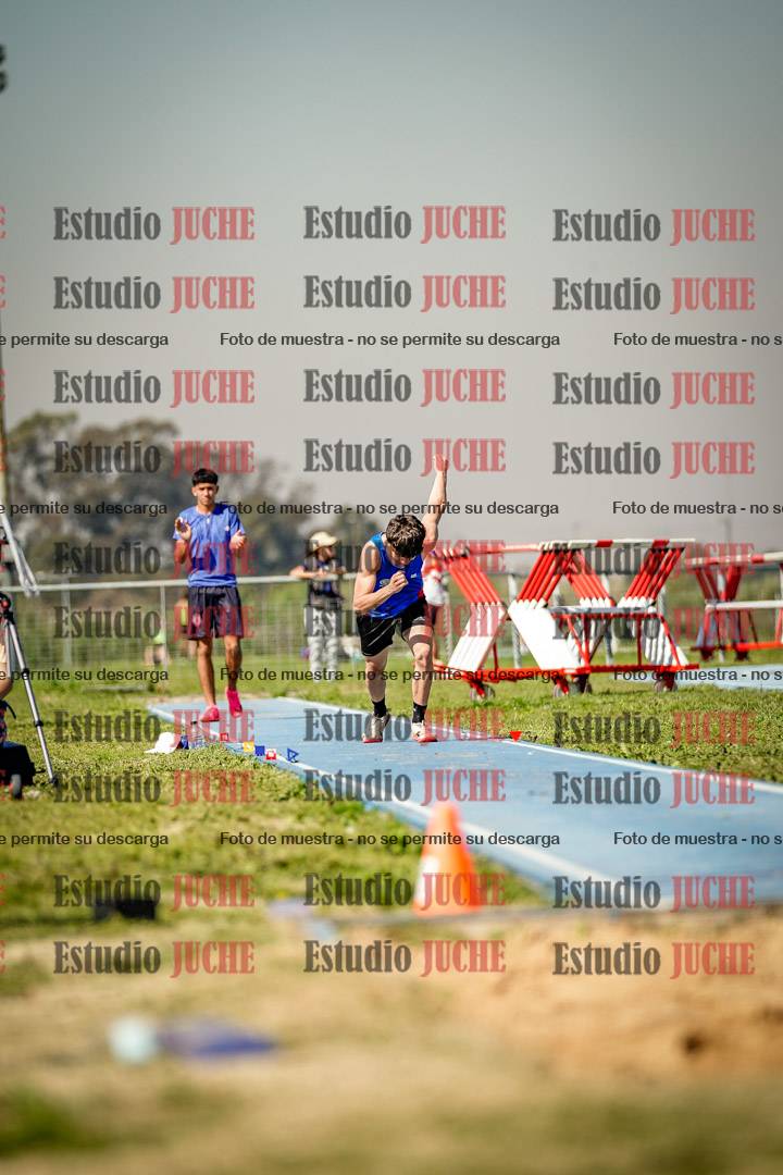 Fotos del salto en largo de varones