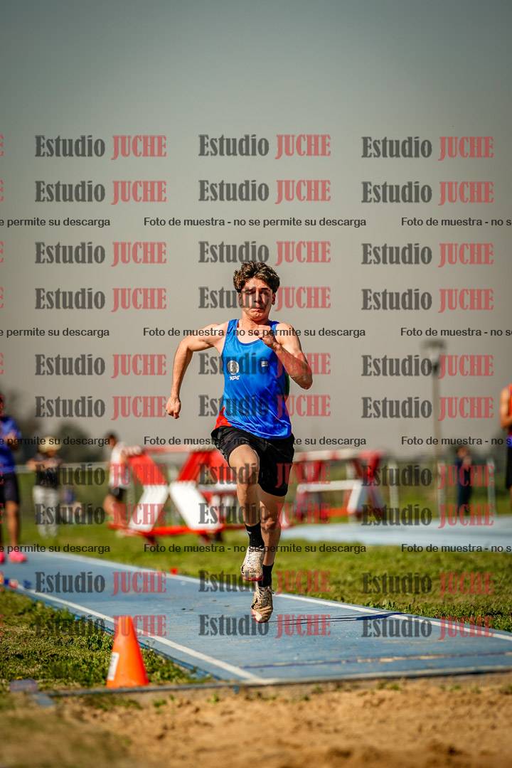 Fotos del salto en largo de varones