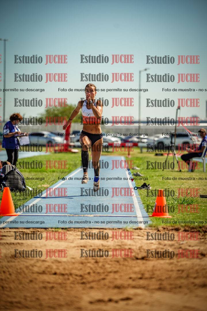 Fotos del salto en largo de mujeres - mayores
