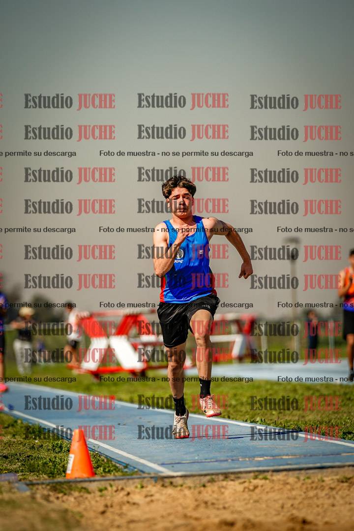 Fotos del salto en largo de varones