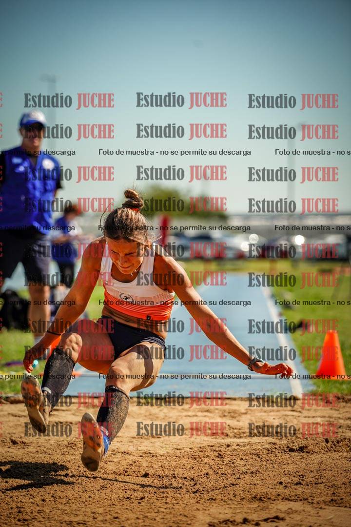 Fotos del salto en largo de mujeres - mayores