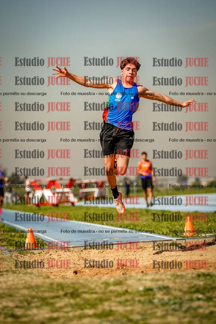 Fotos del salto en largo de varones