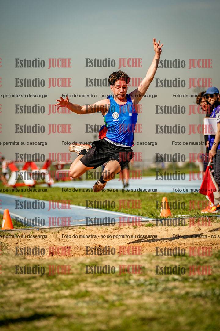 Fotos del salto en largo de varones