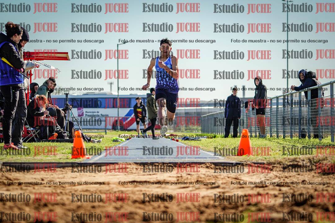 Fotos del salto en largo de varones