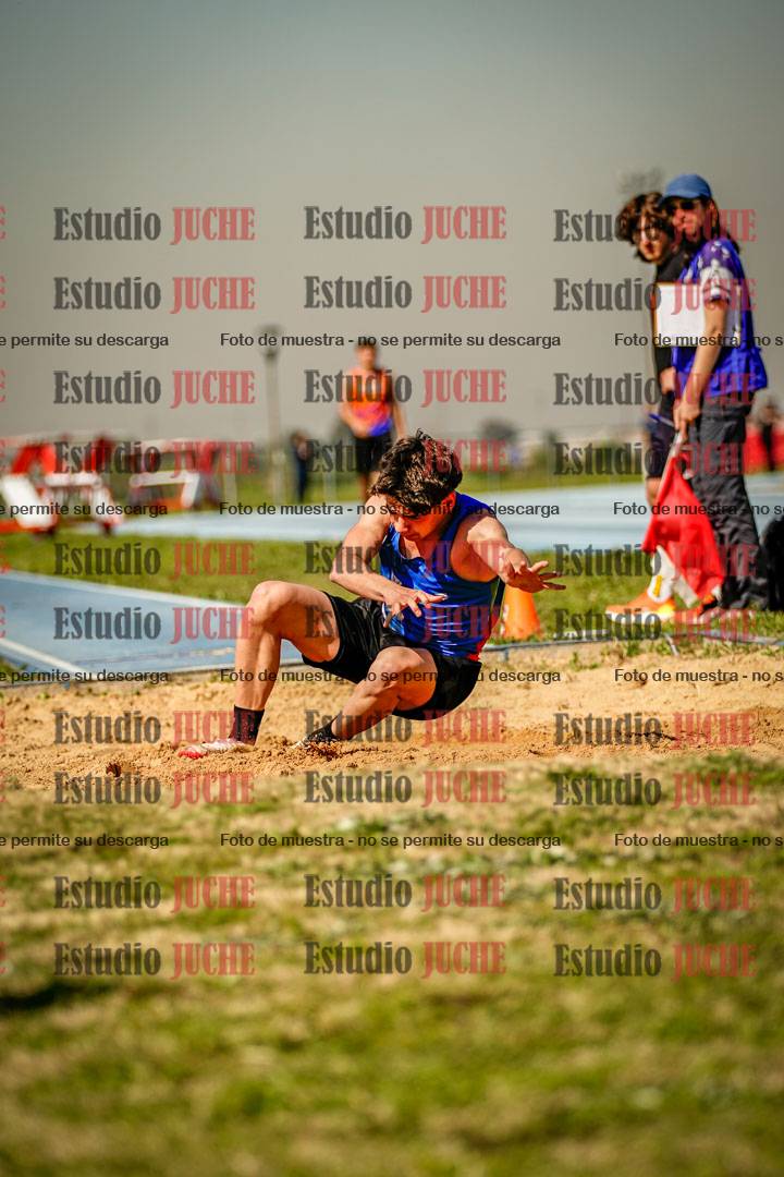 Fotos del salto en largo de varones