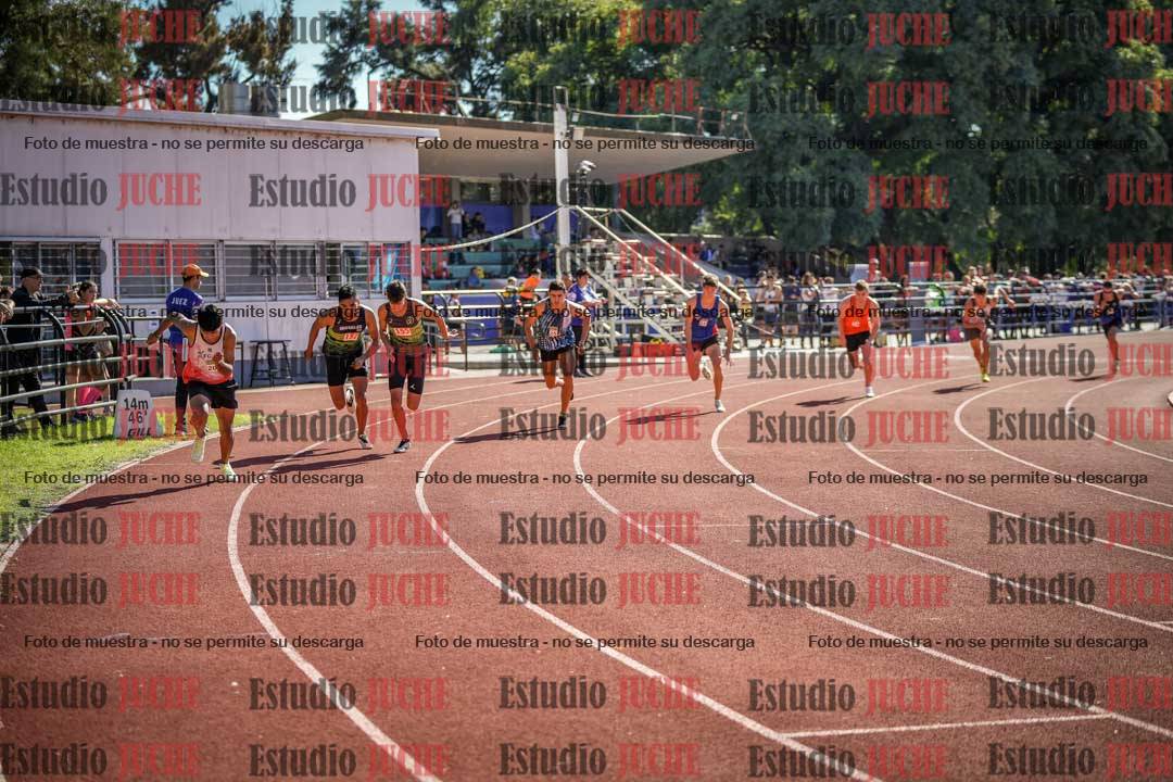 Fotos de los 800 m llanos de varones