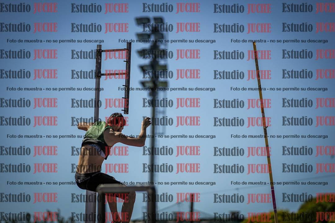 Fotos del salto con garrocha de mujeres y varones