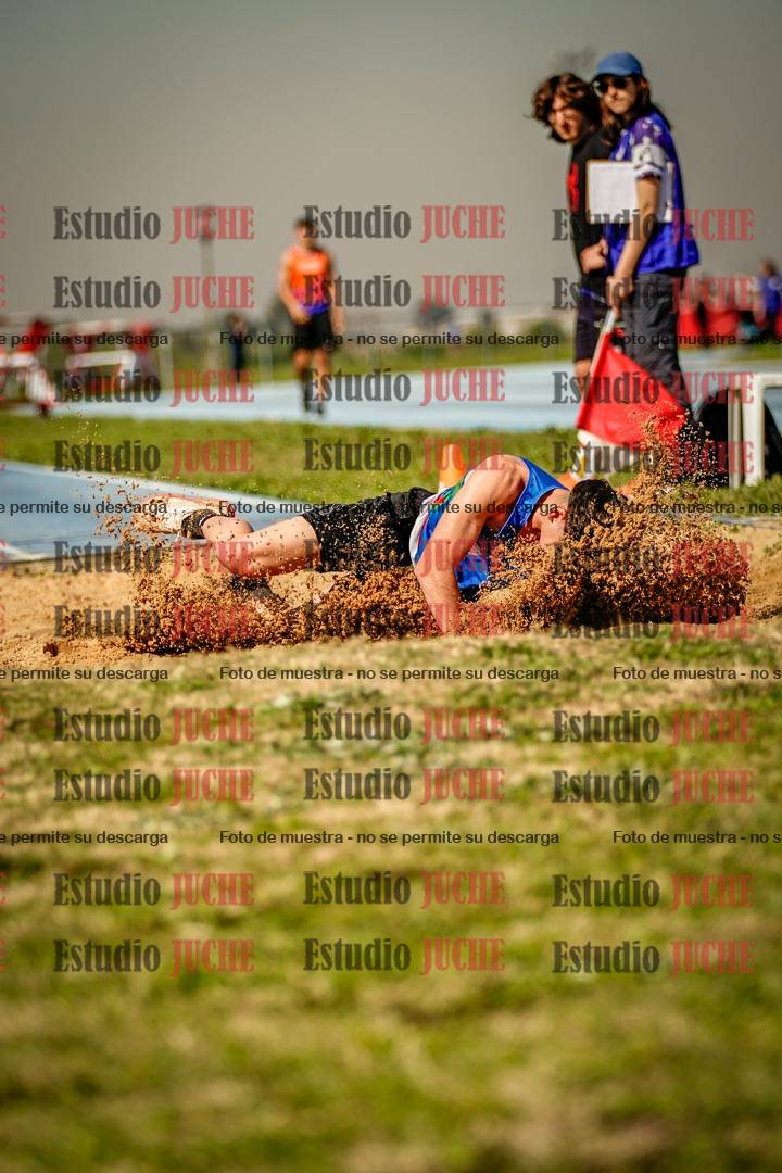 Fotos del salto en largo de varones