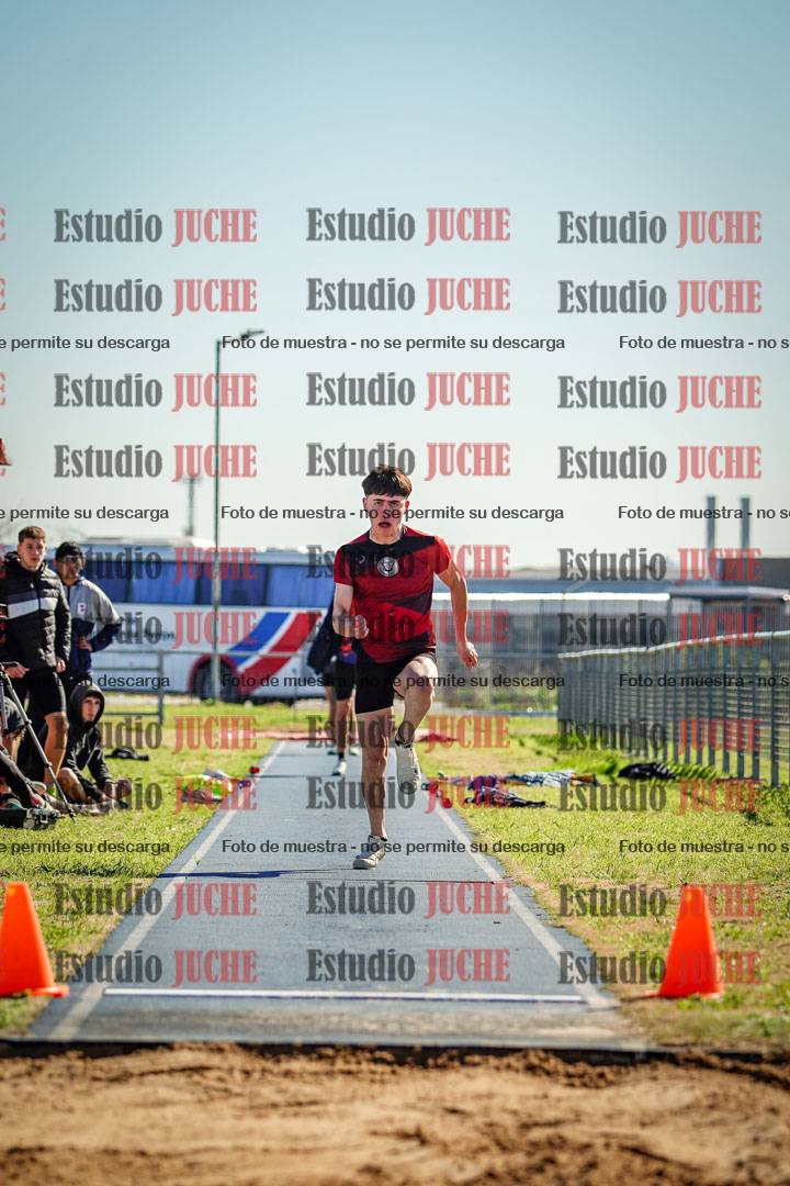 Fotos del salto en largo de varones