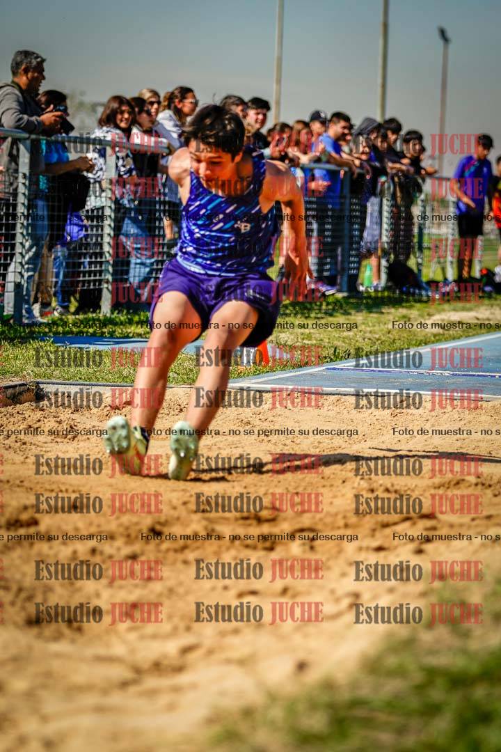 Fotos del salto en largo de varones