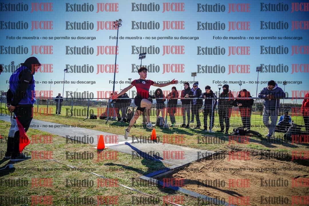 Fotos del salto en largo de varones