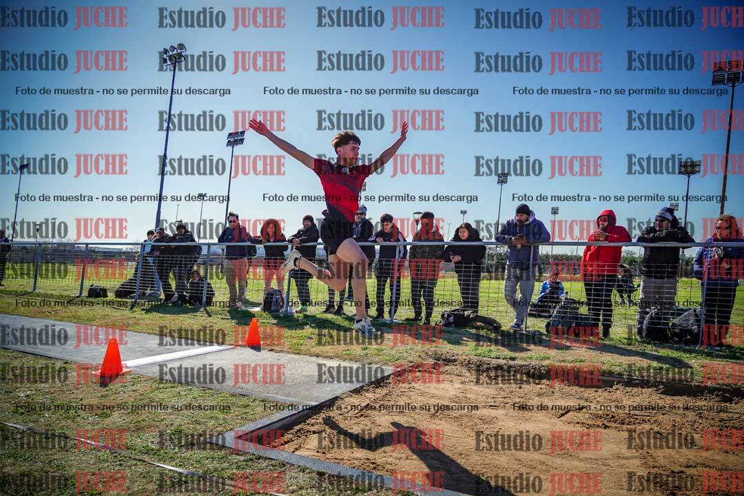 Fotos del salto en largo de varones