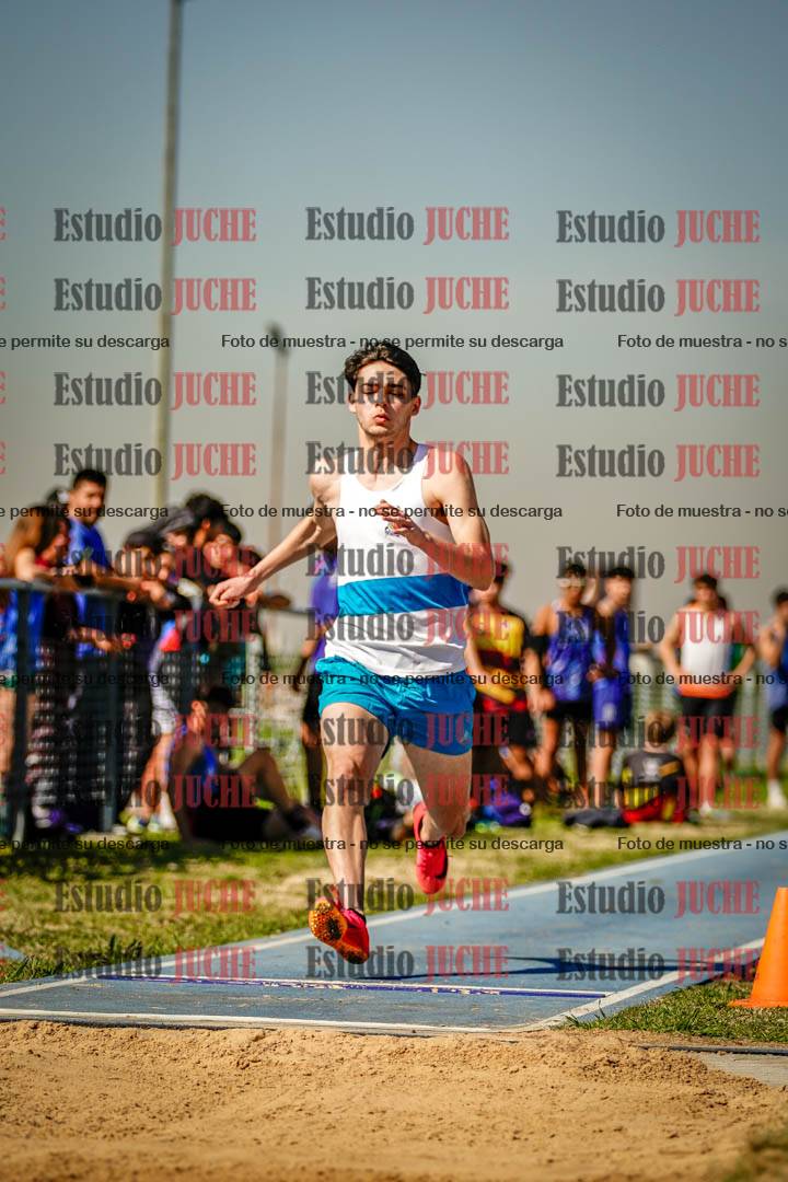 Fotos del salto en largo de varones
