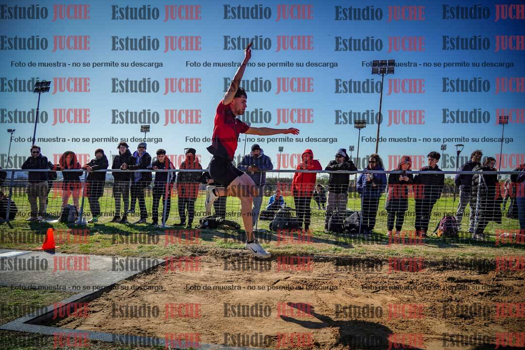 Fotos del salto en largo de varones