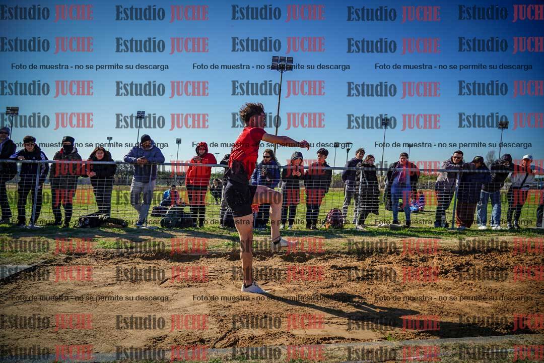 Fotos del salto en largo de varones