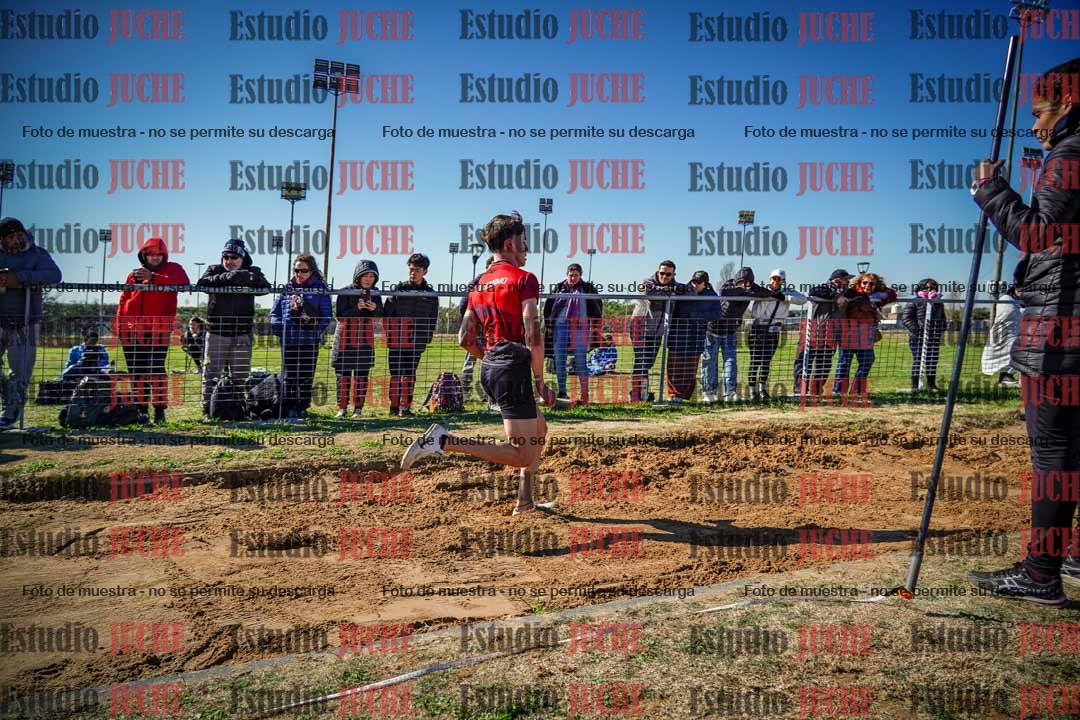 Fotos del salto en largo de varones