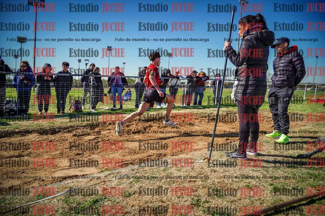 Fotos del salto en largo de varones