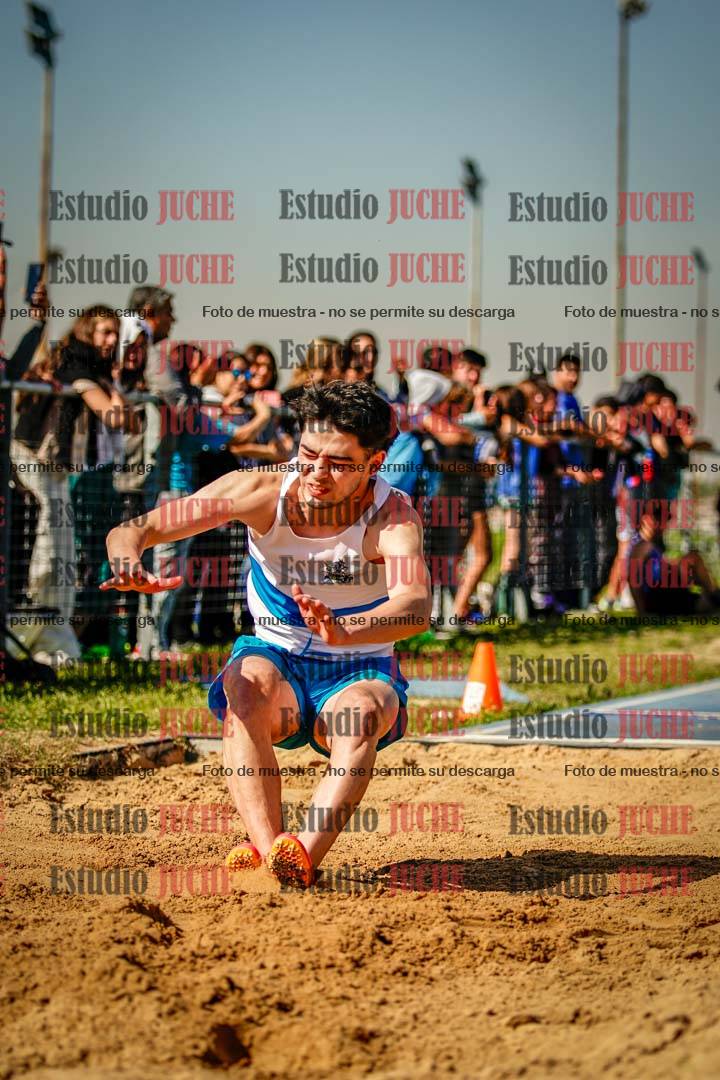 Fotos del salto en largo de varones