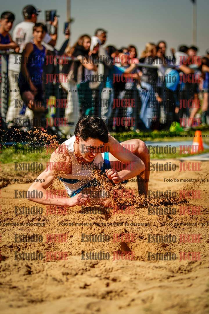 Fotos del salto en largo de varones