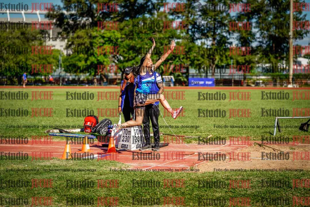 Fotos del salto en largo de mujeres