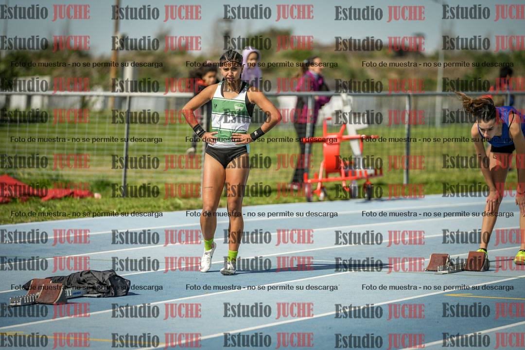 Fotos de los 295 m con vallas de mujeres - U17