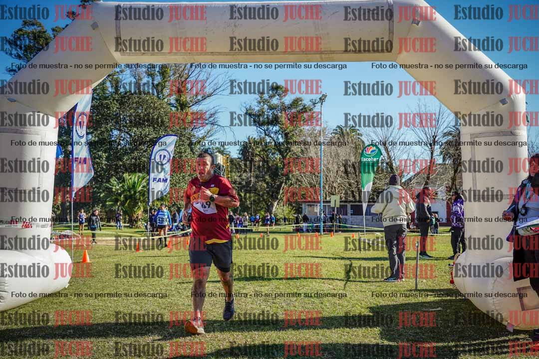 Fotos de la llegada del cross de 4000 m - varones