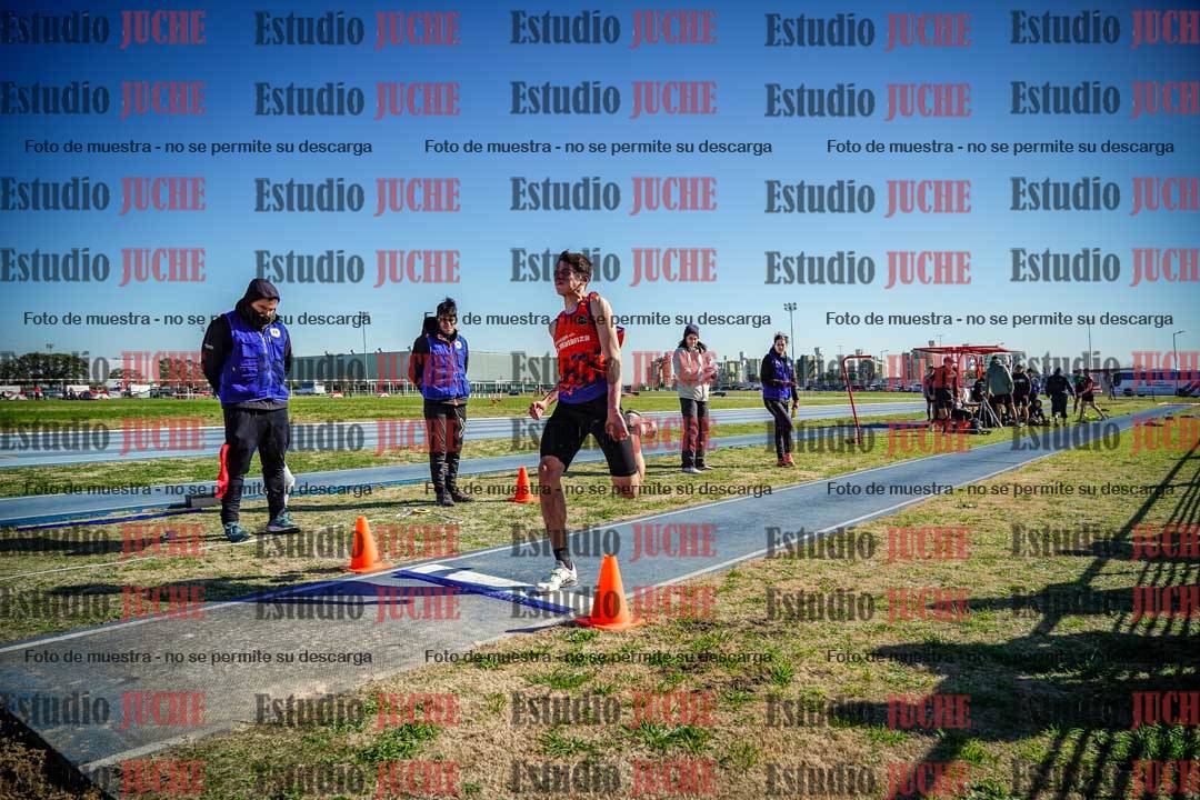 Fotos del salto en largo de varones