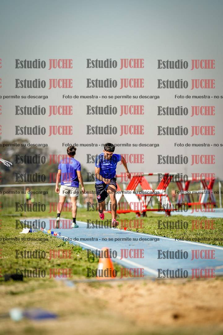 Fotos del salto en largo de varones
