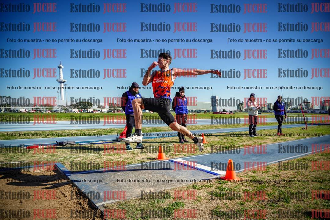 Fotos del salto en largo de varones
