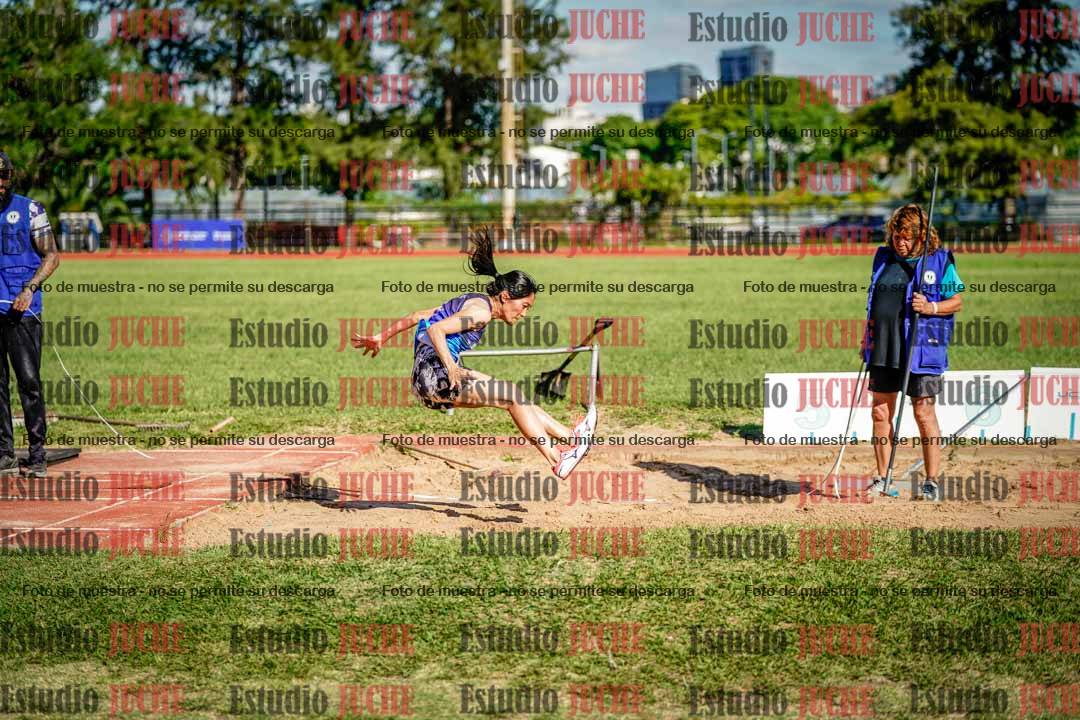 Fotos del salto en largo de mujeres