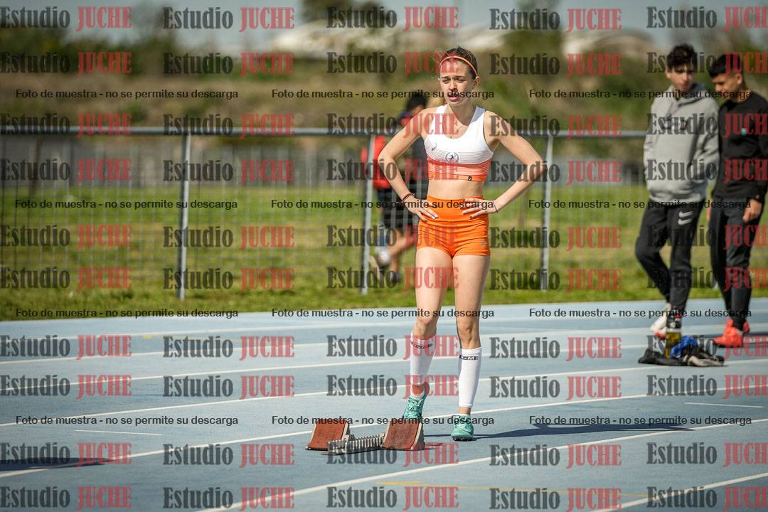 Fotos de los 295 m con vallas de mujeres - U17