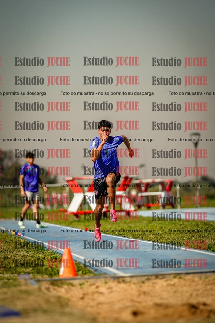 Fotos del salto en largo de varones
