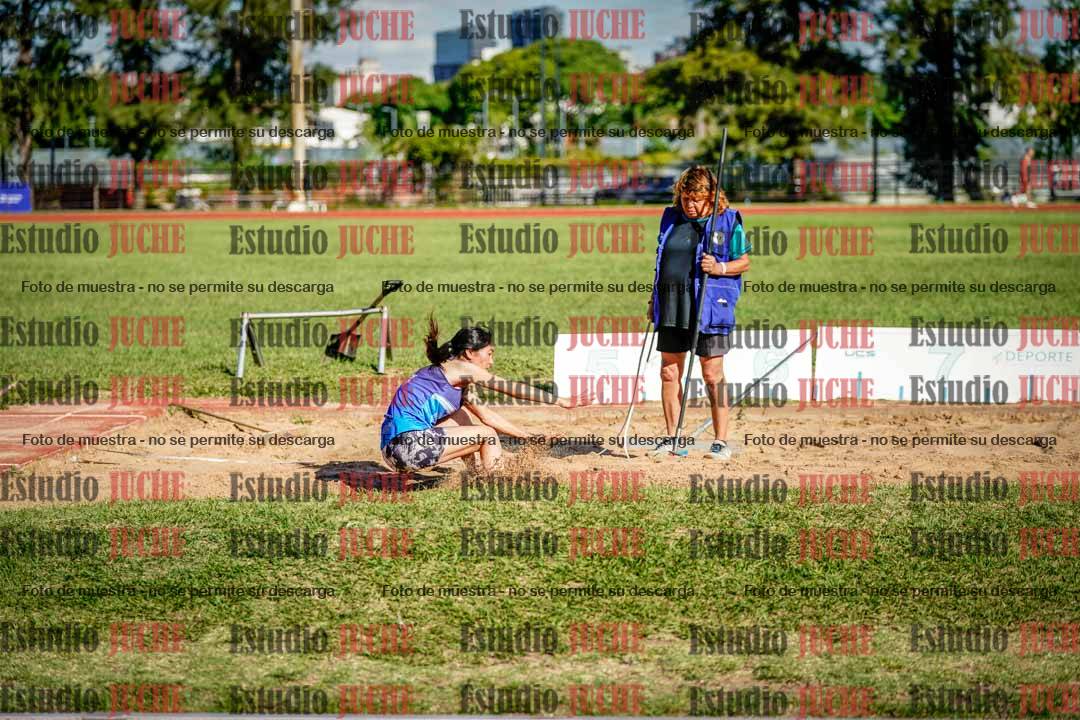 Fotos del salto en largo de mujeres