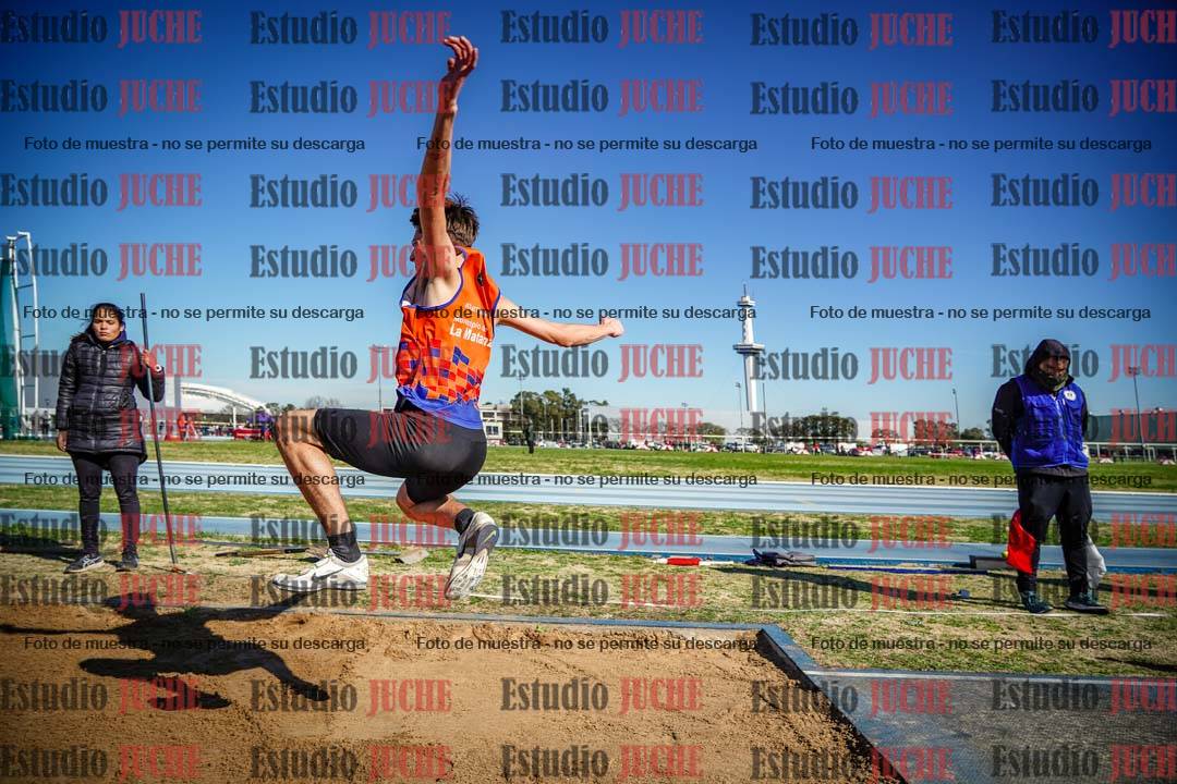Fotos del salto en largo de varones