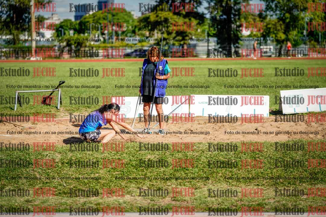 Fotos del salto en largo de mujeres